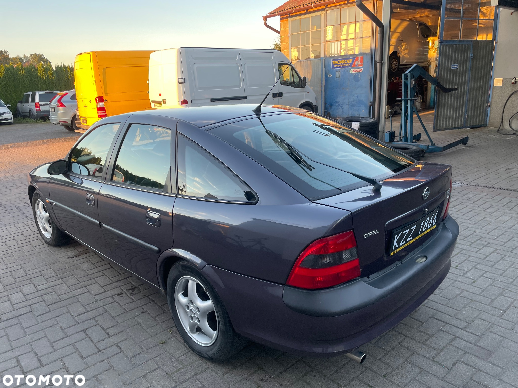 Opel Vectra 2.0-16 CDX - 3