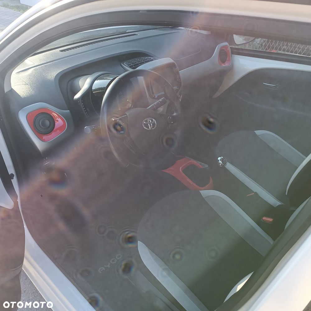 Toyota Aygo x-play Edition S+ - 8