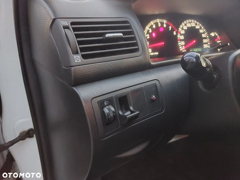 Toyota Corolla 1.4 VVT-i Base - 21