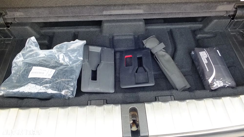 BMW Seria 3 320d Touring Aut. Sport Line - 35