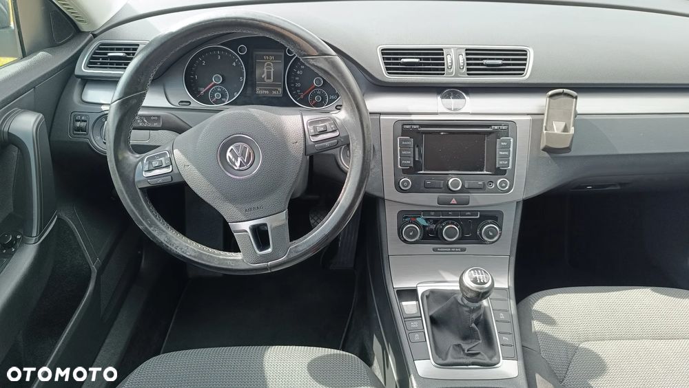 Volkswagen Passat 2.0 TDI Comfortline - 20