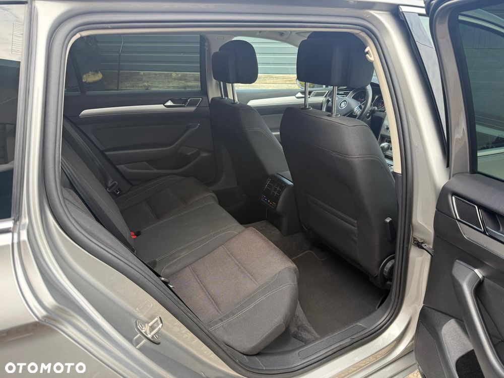 Volkswagen Passat 2.0 TDI (BlueMotion Technology) DSG Highline - 26