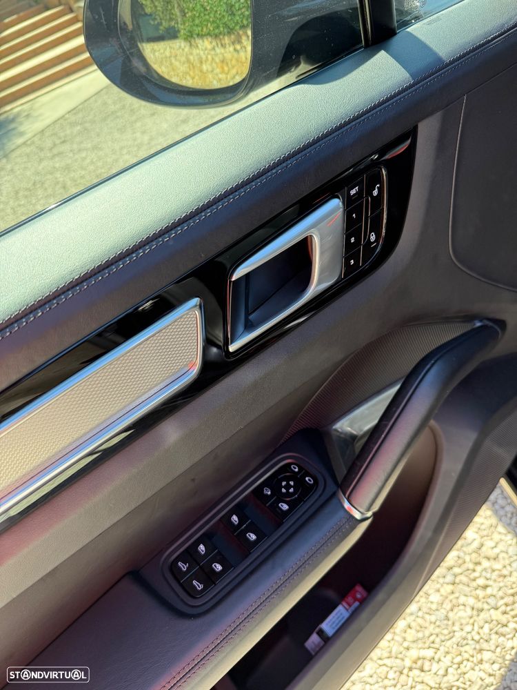 Porsche Cayenne Turbo - 16