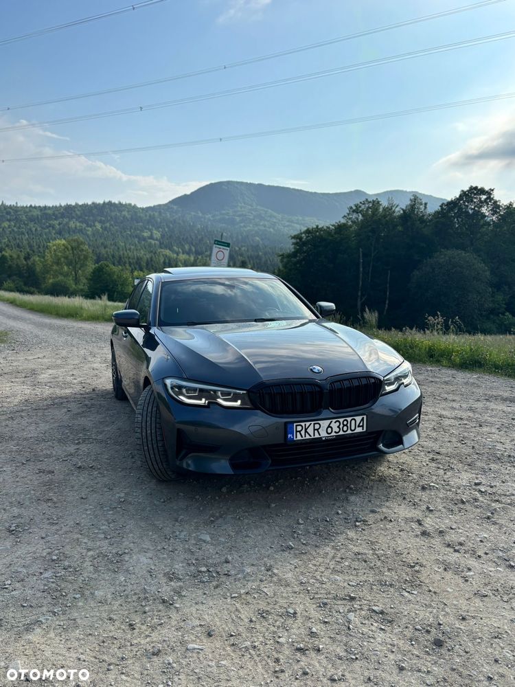 BMW Seria 3 330i Sport Line - 3