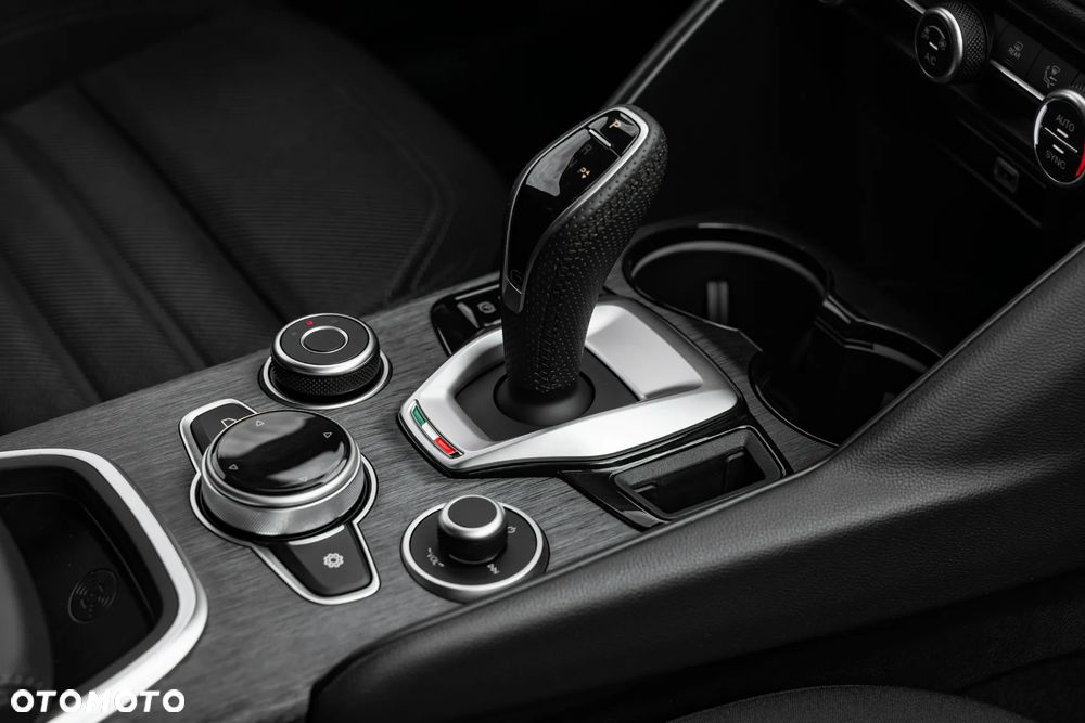 Alfa Romeo Giulia 2.0 Turbo Super - 30