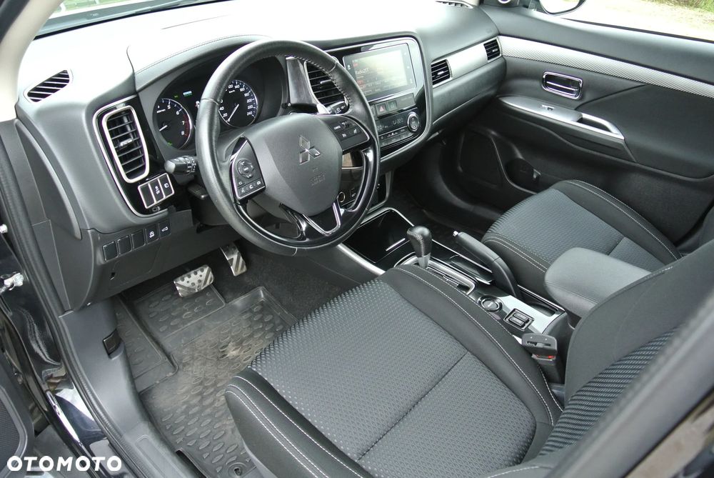 Mitsubishi Outlander 2.0 Intense 4WD CVT - 13
