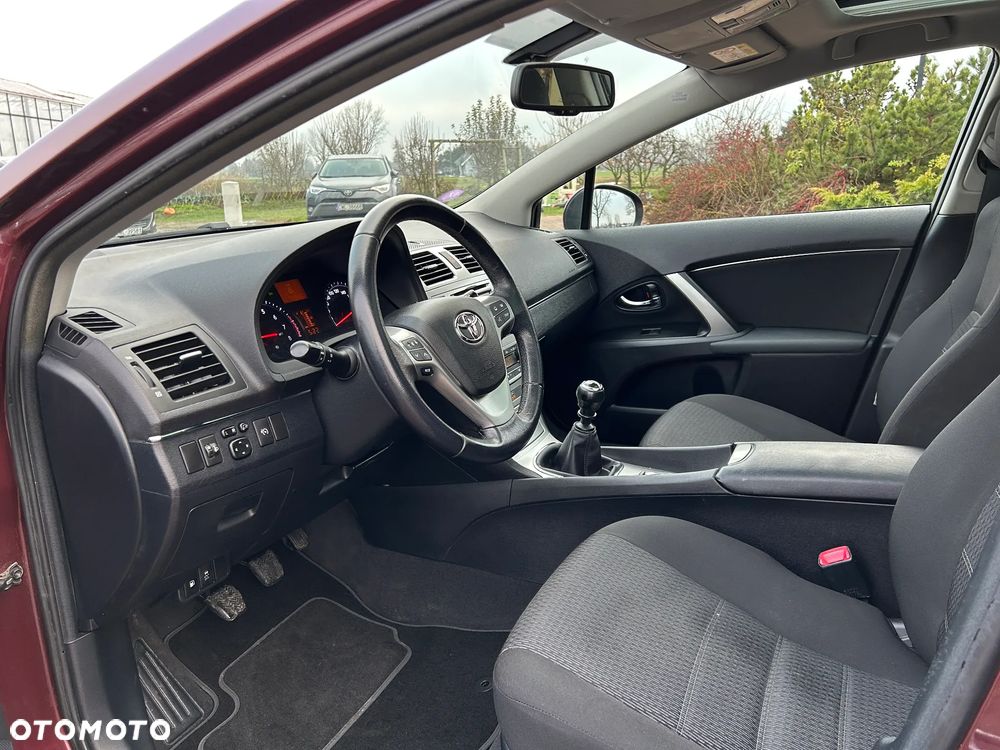 Toyota Avensis 1.8 Sol NAVI - 31