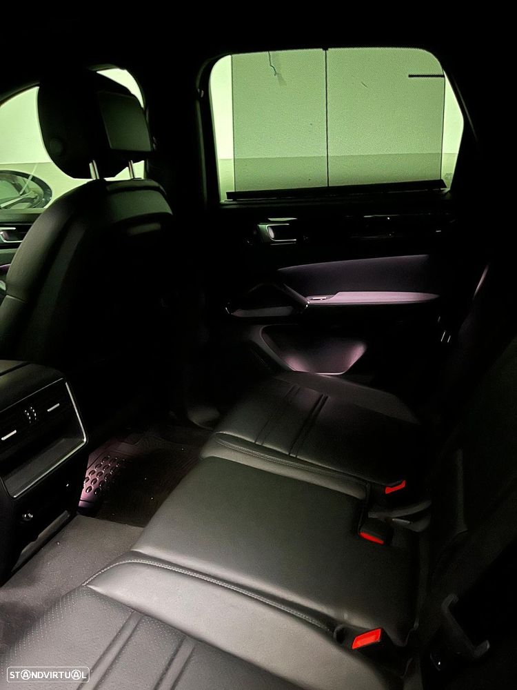 Porsche Cayenne - 5