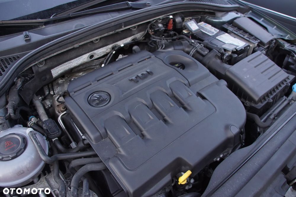 Auto na części - Skoda Octavia III Lift 1.6 TDI 115 KM DDYA SMT LF7Y 2017R Silnik Skrzynia Drzwi Maska Błotnik Klapa Zderzak Lusterko Lampa Szyba Klamka Deska Kokpit Sterownik Moduł Czujnik Licznik Wyświetlacz Panel Kierownica - 18