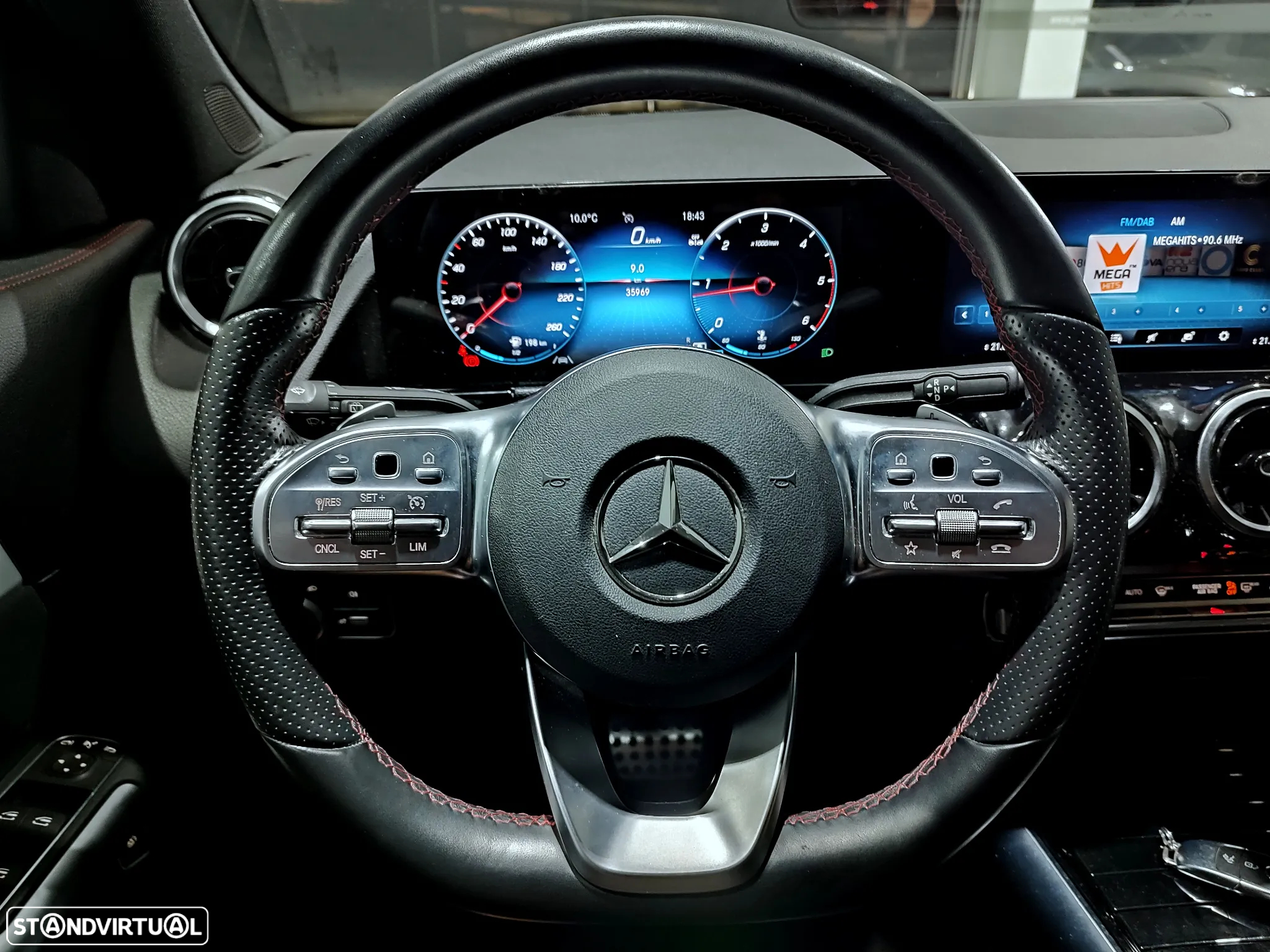 Mercedes-Benz GLA 180 - 18