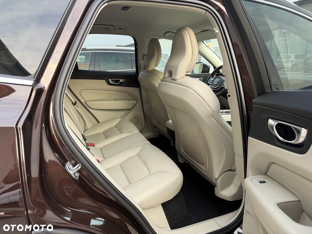 Volvo XC 60 D4 Momentum - 26