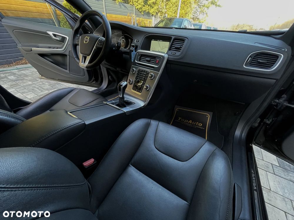 Volvo V60 T3 Summum - 16