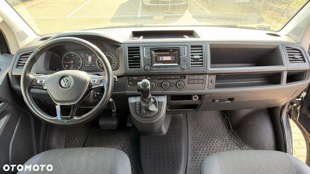 Volkswagen Caravelle - 8