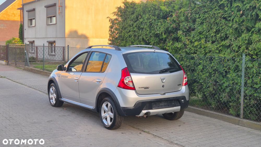 Dacia Sandero Stepway 1.6 - 8