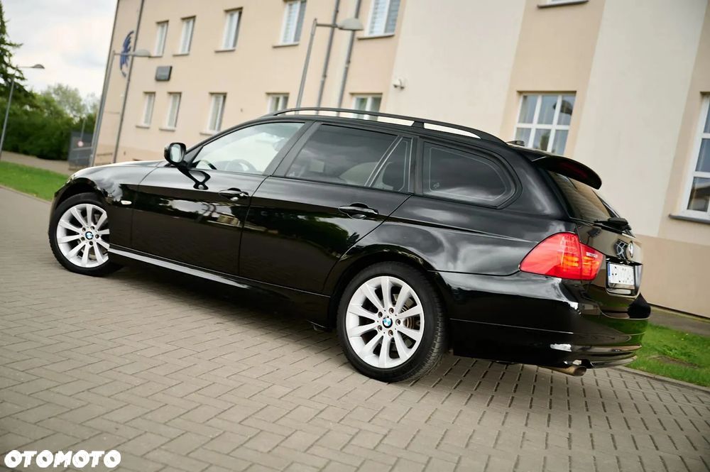 BMW Seria 3 318d DPF Touring Edition Sport - 31