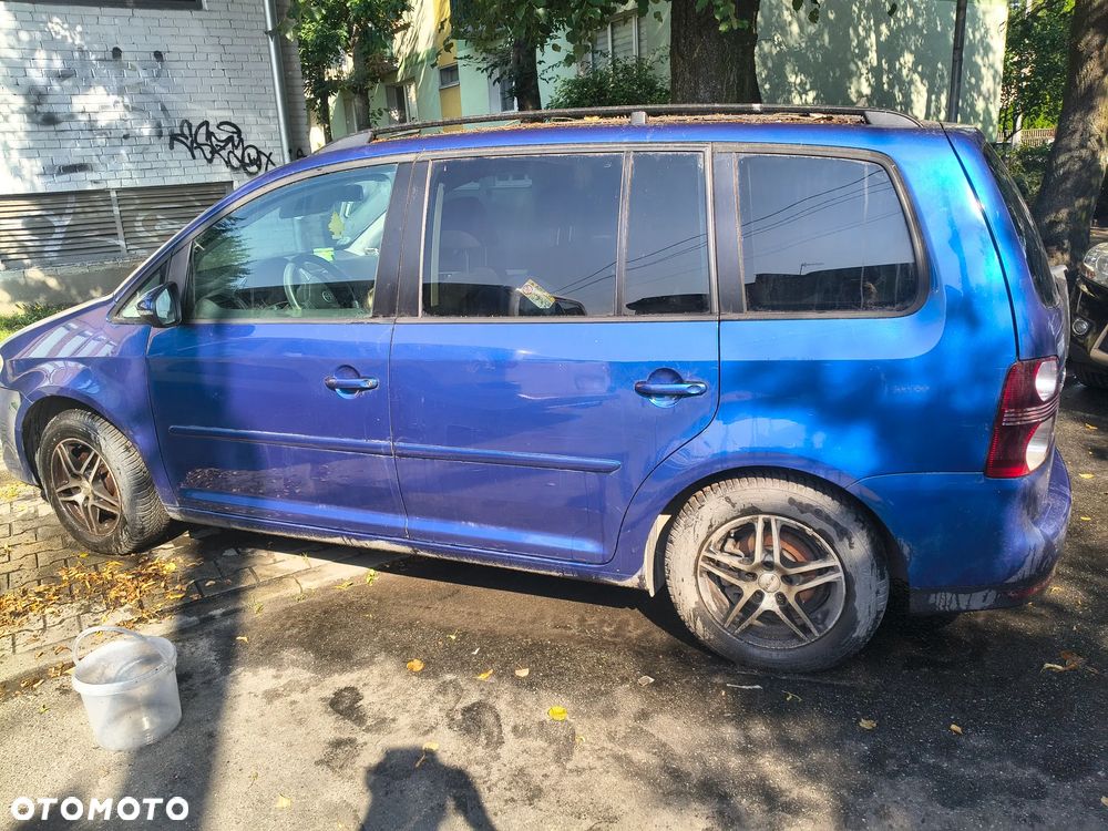 Volkswagen Touran 1.4 TSI Trendline DSG - 2