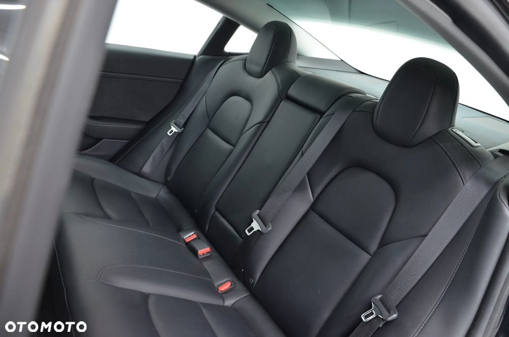 Tesla Model 3 - 12
