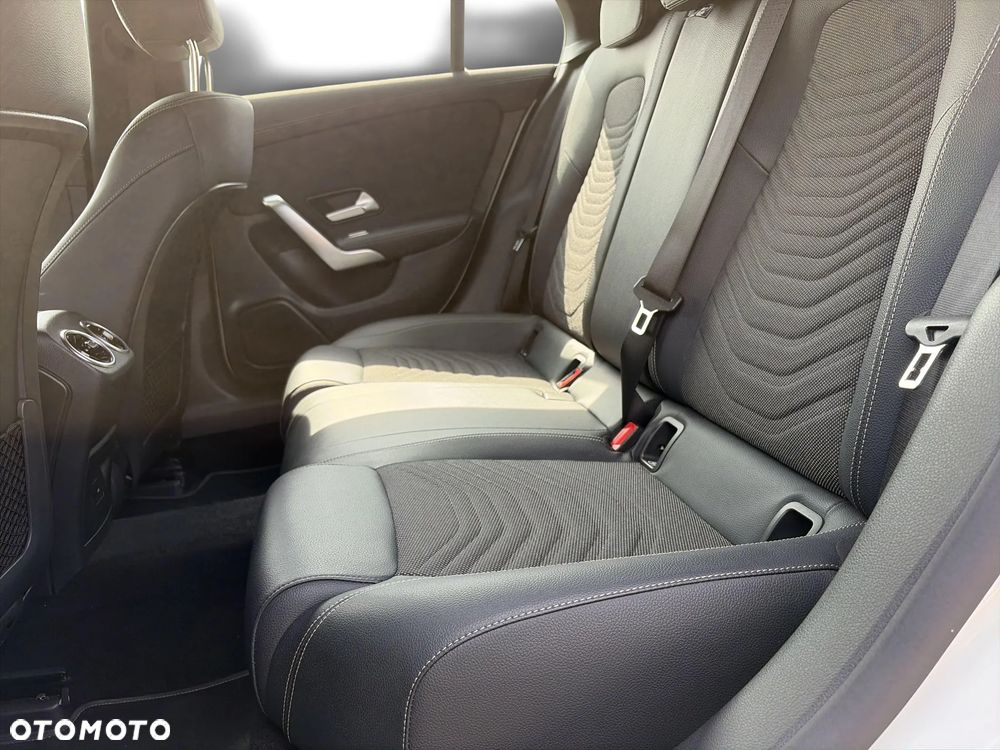 Mercedes-Benz CLA 180 d Progressive 8G-DCT - 15