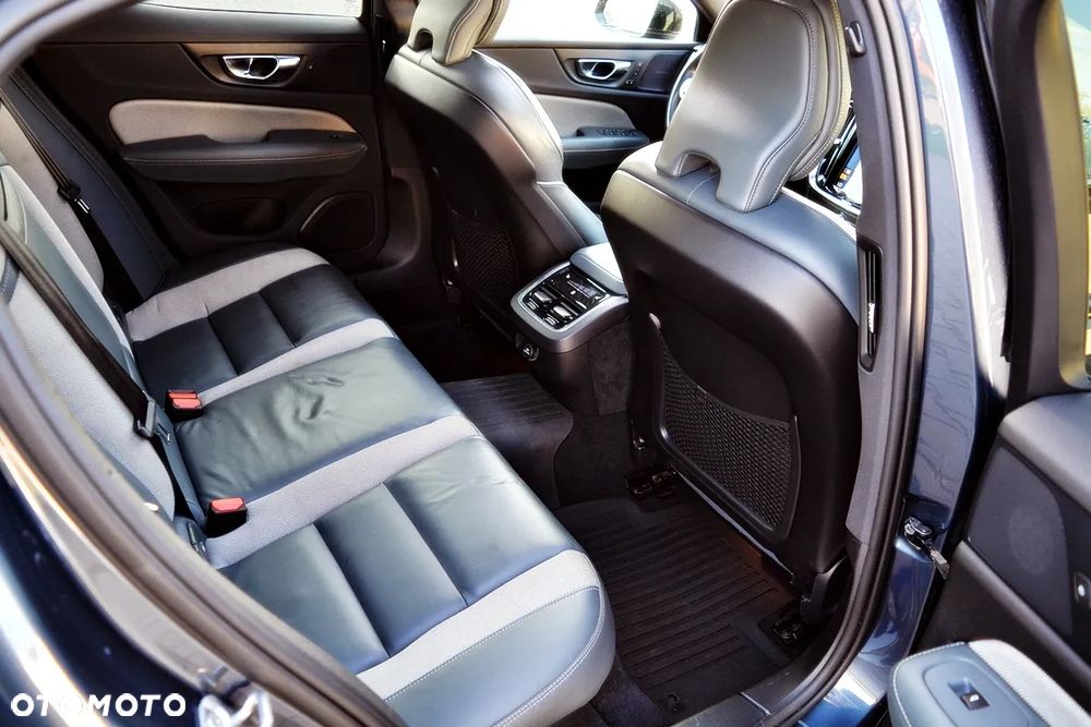 Volvo S60 T6 AWD Geartronic RDesign - 24