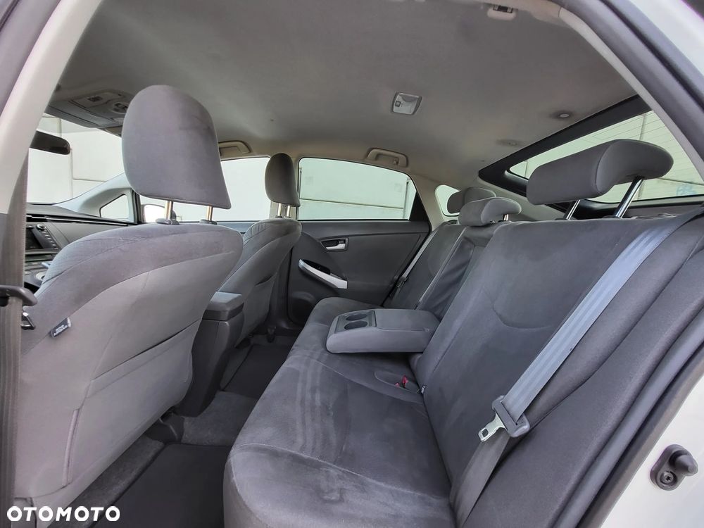 Toyota Prius (Hybrid) - 19
