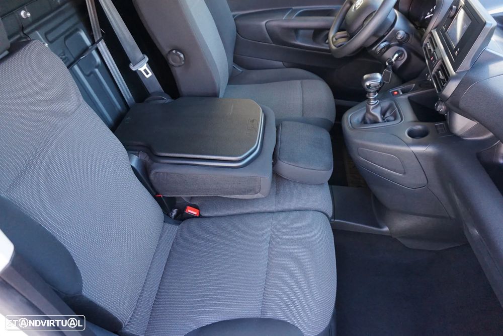 Toyota Proace City 1.5D 102 3 lug. Comfort IVA dedutível - 36