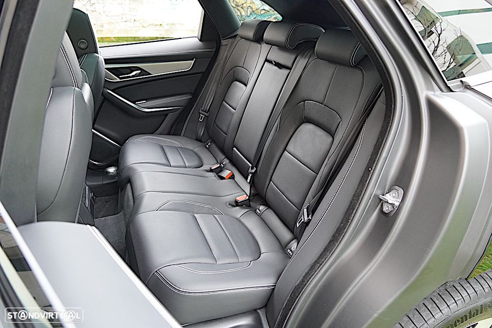 Jaguar F-Pace 2.0 P400e AWD R-Dynamic S - 24