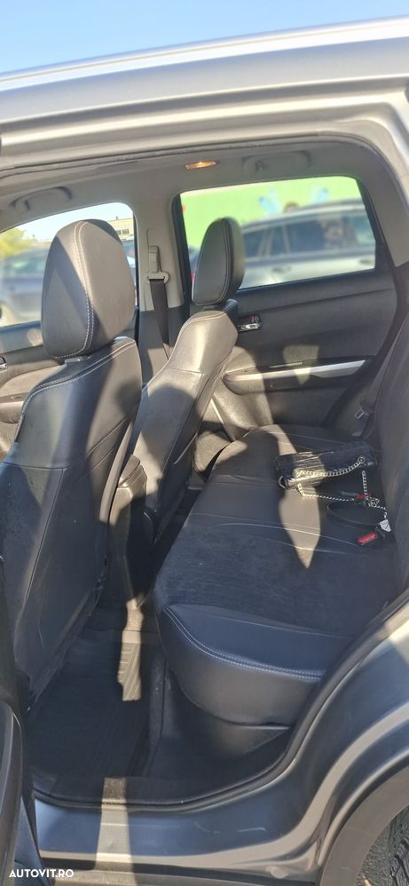Suzuki Vitara 1.4 Boosterjet AllGrip MHEV Luxus - 4