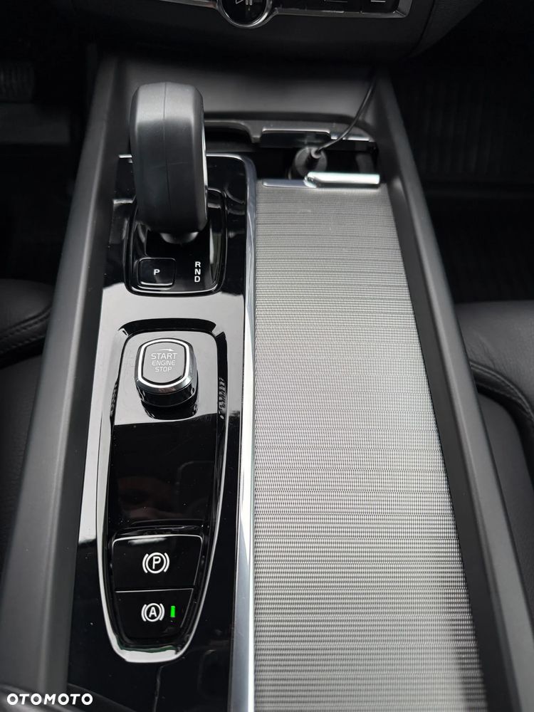 Volvo XC 60 B4 D AWD Plus Bright - 8