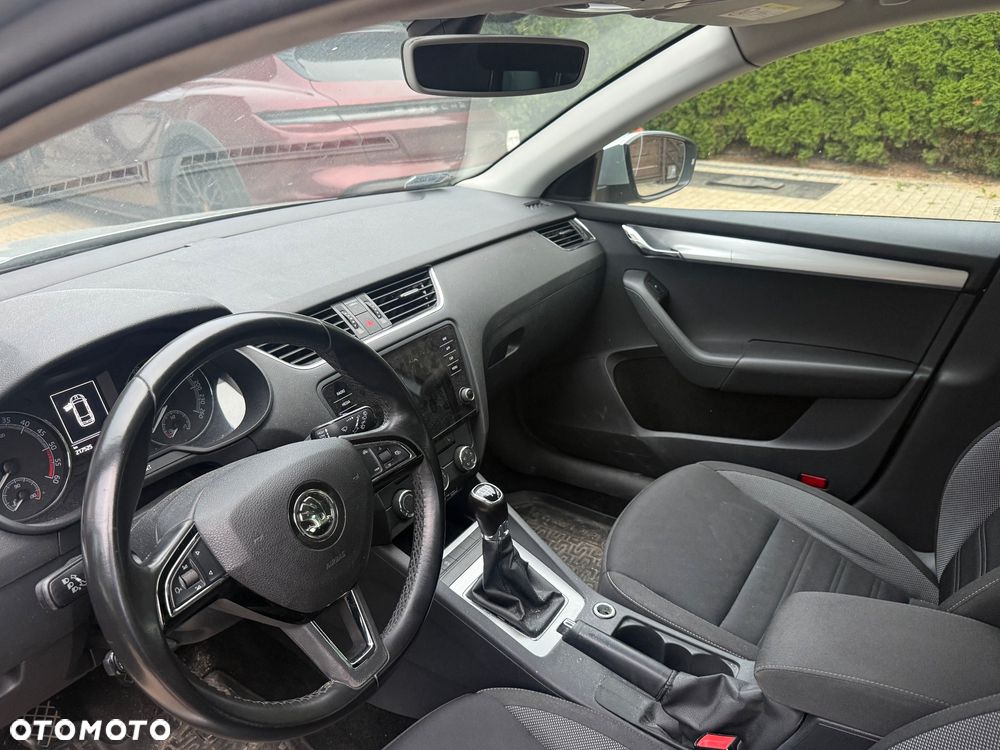 Skoda Octavia 1.6 TDI Premium Edition - 6