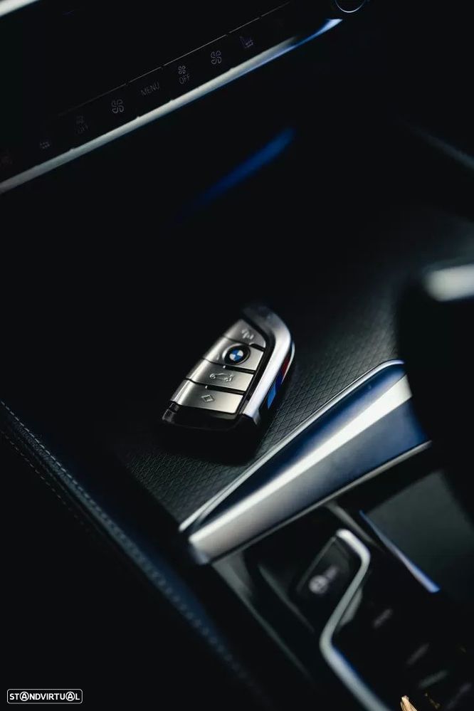 BMW 530 e Pack Desportivo M - 21