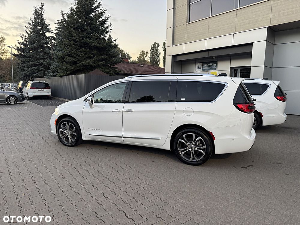 Chrysler Pacifica - 26