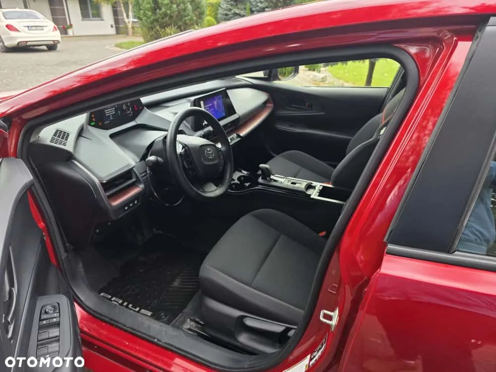 Toyota Prius Plug-in Hybrid - 9