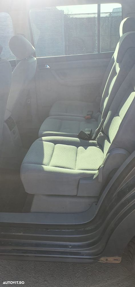 Volkswagen Touran 1.9 TDI Highline - 3