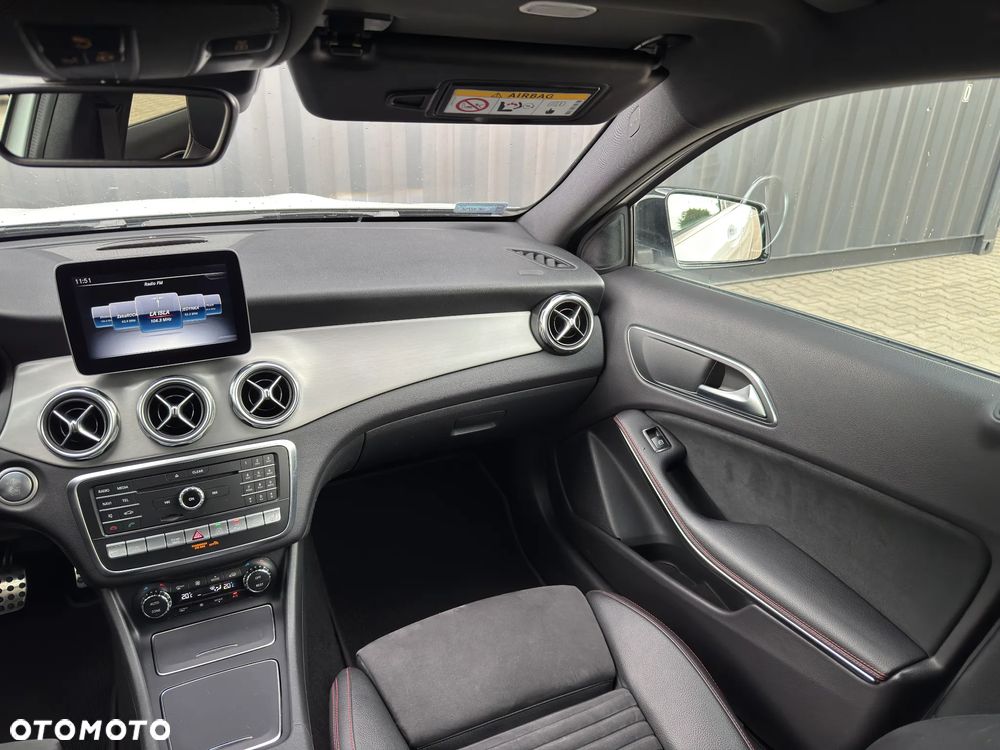 Mercedes-Benz GLA 220 4-Matic AMG Line - 25
