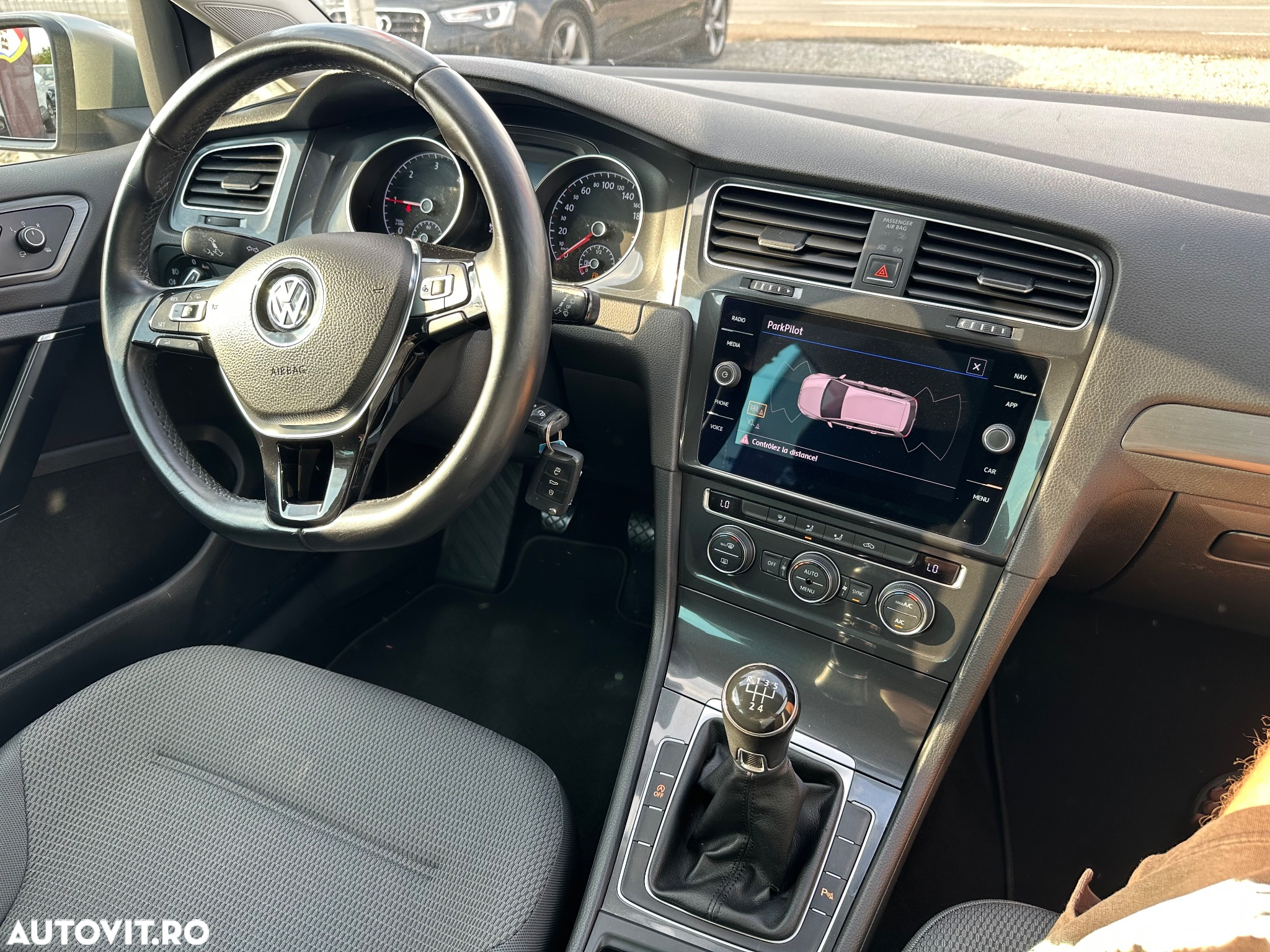 Volkswagen Golf 1.6 TDI Comfortline - 7