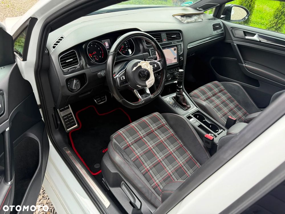 Volkswagen Golf GTI Performance BlueMotion Technology DSG - 25