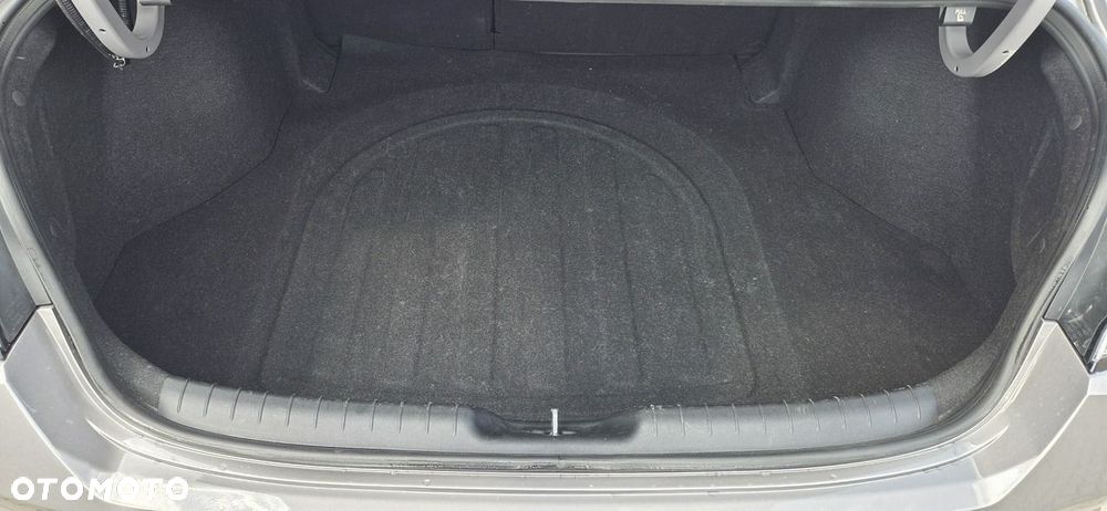 Hyundai Elantra 1.6 Smart CVT - 18