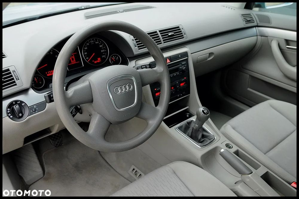 Audi A4 Limousine - 5