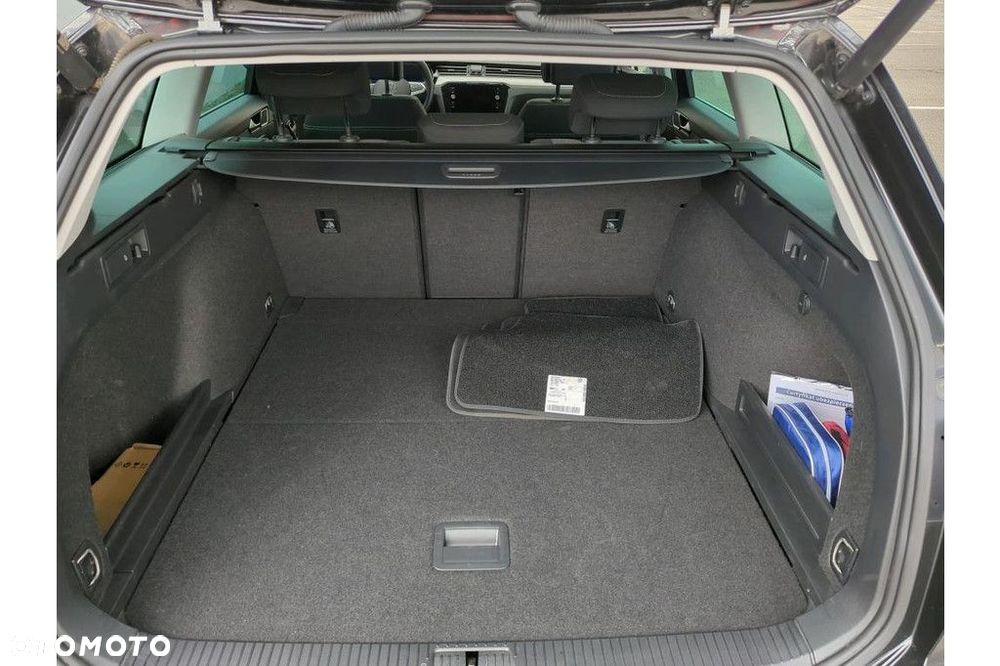 Volkswagen Passat Variant 2.0 TDI SCR Business DSG - 16