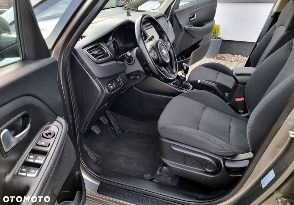 Kia Carens - 5
