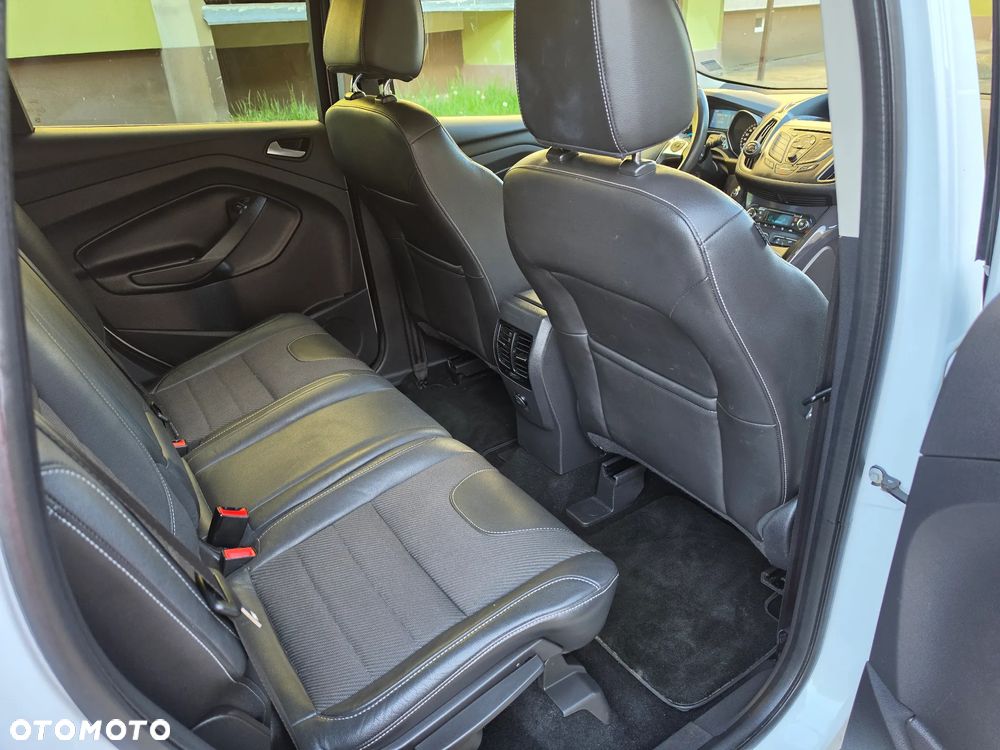 Ford Kuga 1.6 EcoBoost 2x4 Titanium - 9