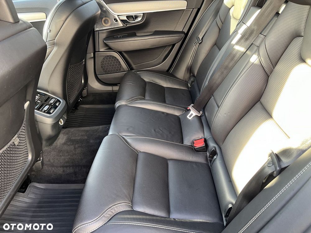 Volvo V90 Cross Country - 30