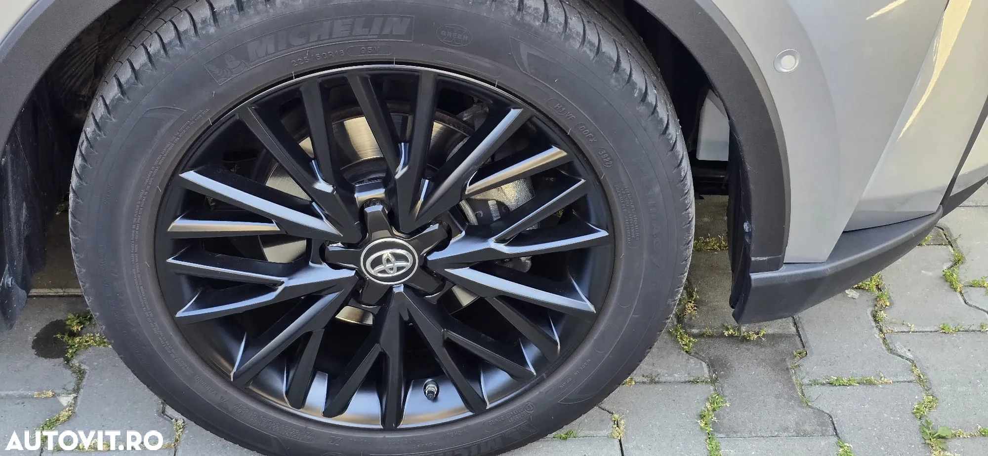 Toyota C-HR 2.0 HSD 184 CP 4x2 CVT Classy Bi-Tone - 11