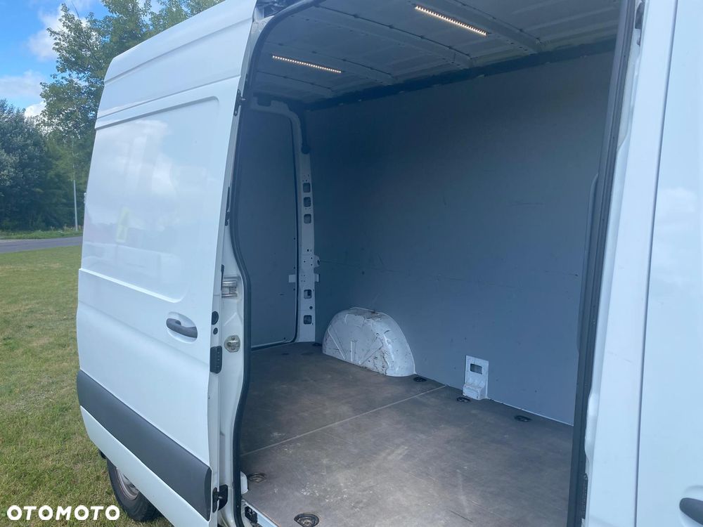 Mercedes-Benz Sprinter - 10