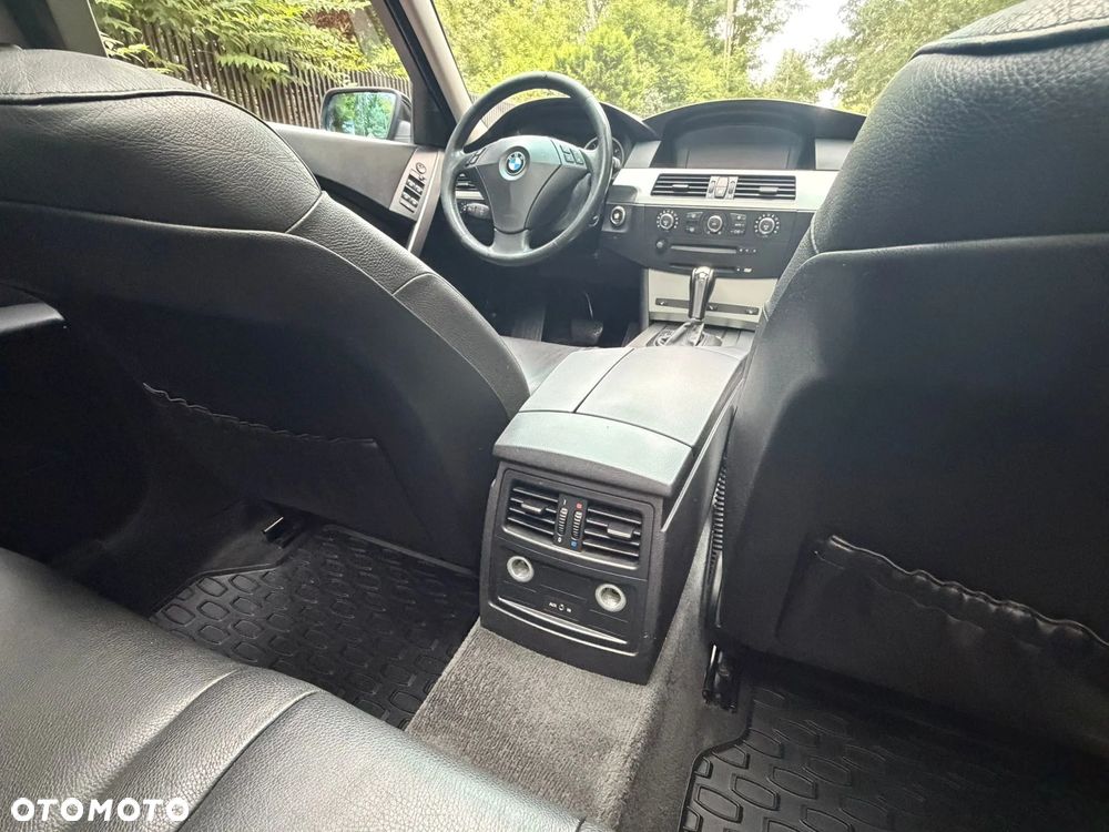 BMW Seria 5 525d - 17