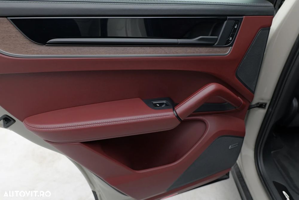PORSCHE Cayenne 2023 — imagine 18