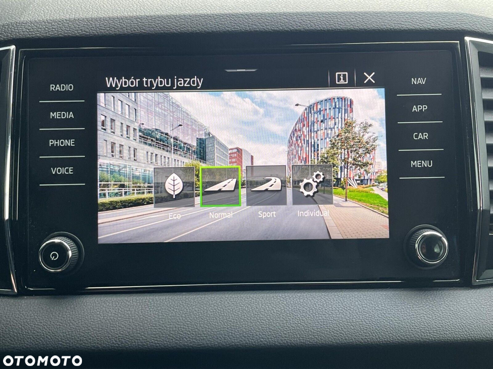 Skoda Karoq 1.5 TSI ACT Style DSG - 19