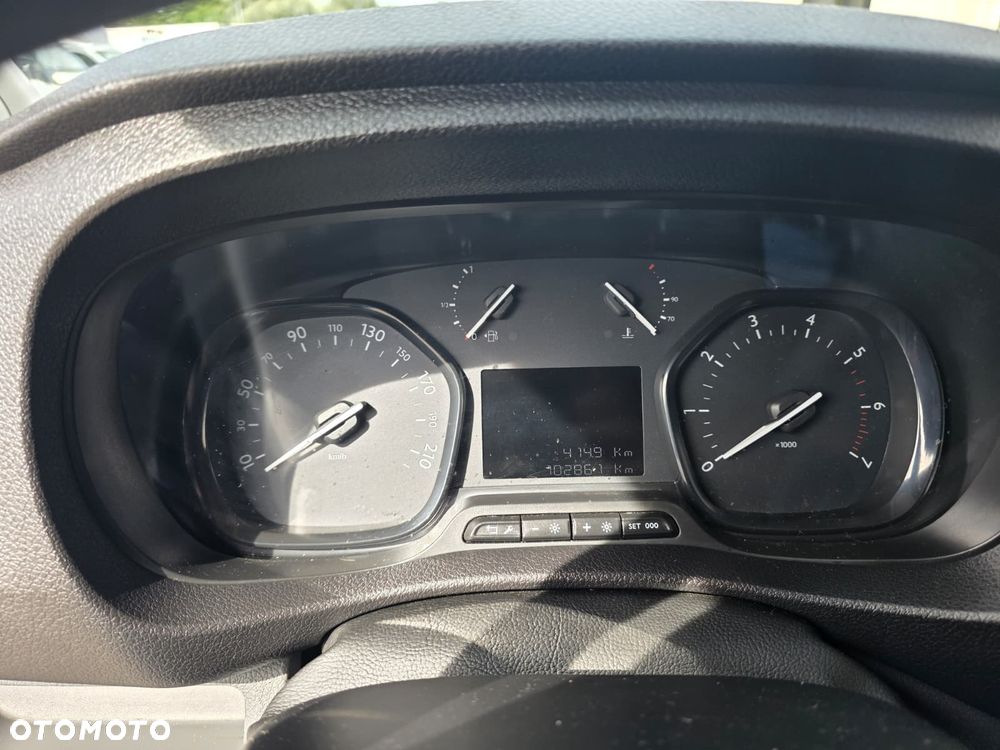 Opel Vivaro Doka Brygadowy 6 osób Bagażnik dachowy - 18