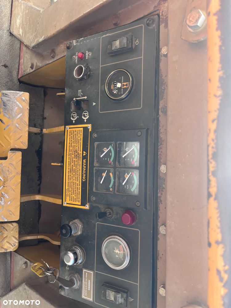 Caterpillar D4C - 8