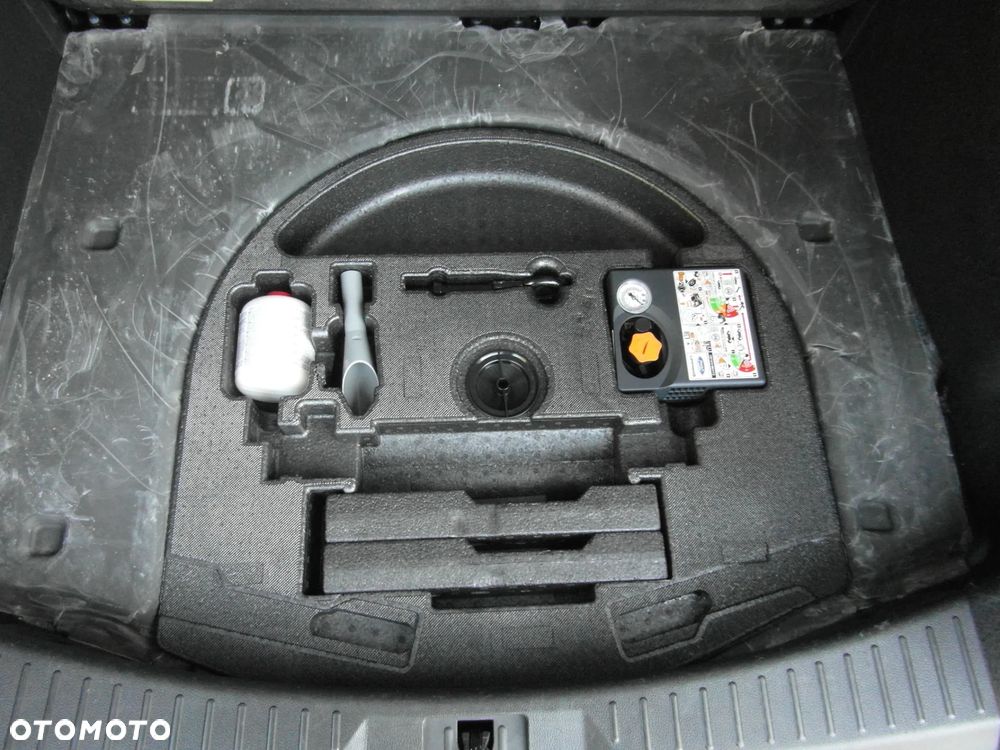 Ford Kuga 2.0 TDCi 2x4 Titanium - 8